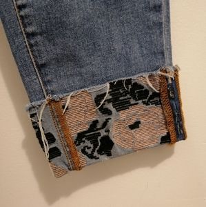 Skinny jeans with detailing